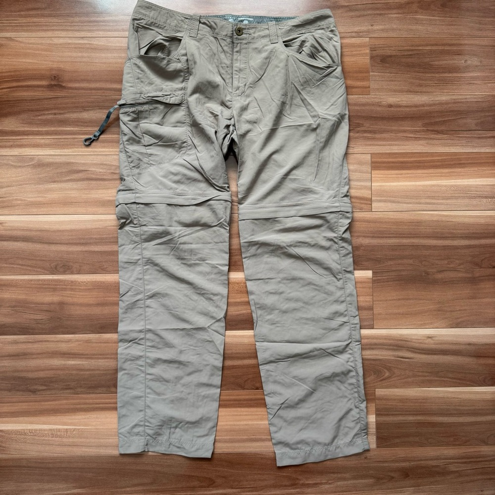 Mountain Hardwear Women’s Convertible hiking pants. Size 8